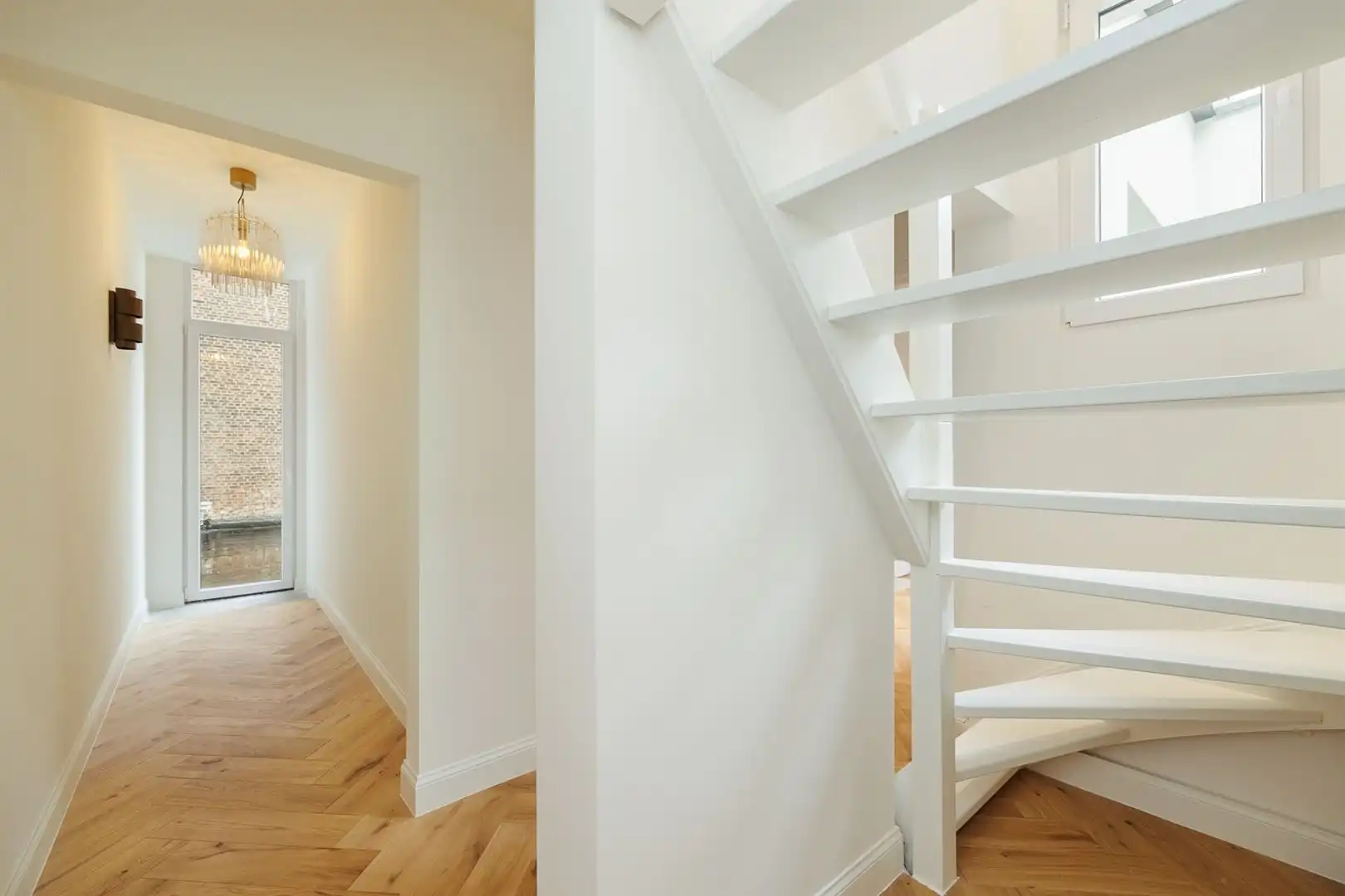 Gerenoveerd appartement met 3 slaapkamers & terras foto 9