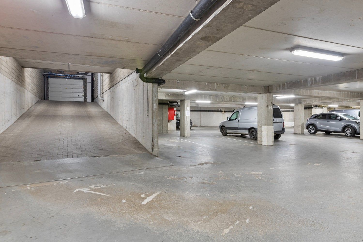 Ruim en stijlvol appartement met 2 slaapkamers, terras en 1 parkeerplaats foto 25