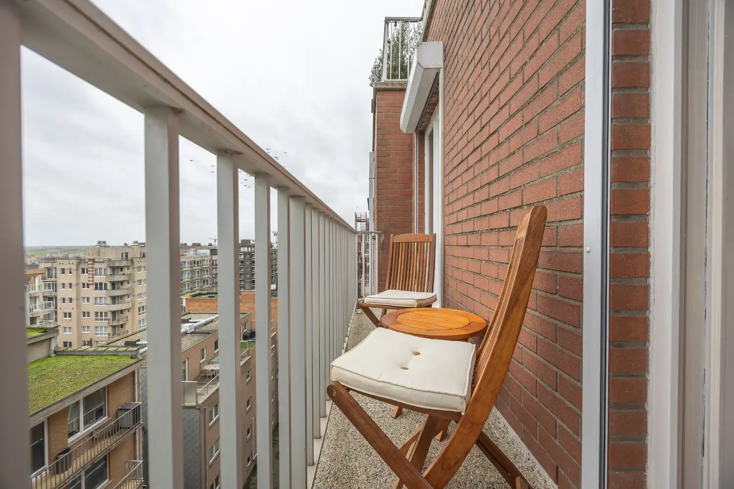 Luxe appartement op de zeedijk met panoramisch zeezicht en zuidgericht terras foto 24