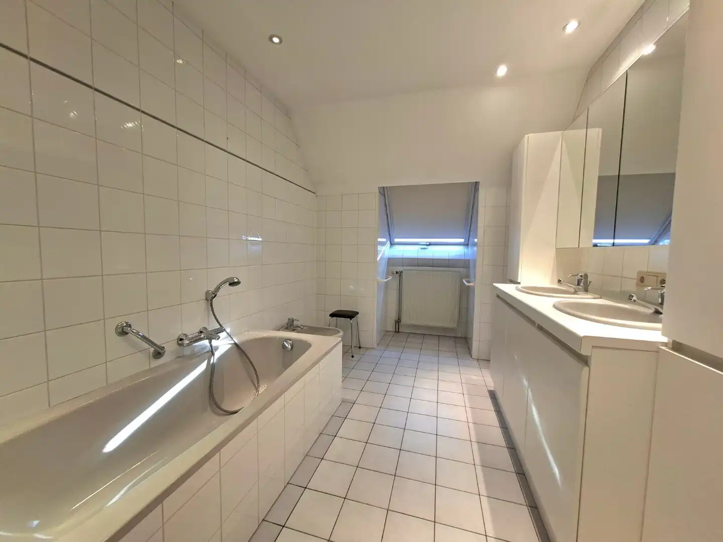 Residentieel gelegen villa foto 15