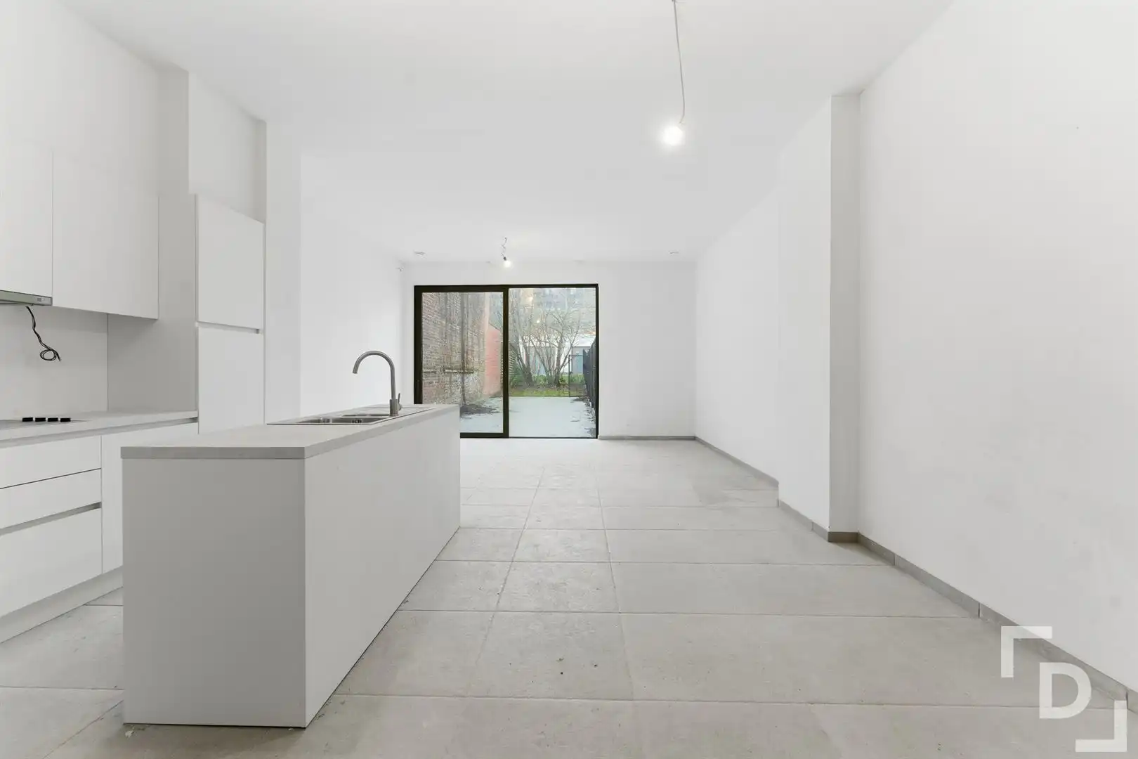 Nieuwbouwappartement met terras en tuin te koop in centrum Ieper. foto 3