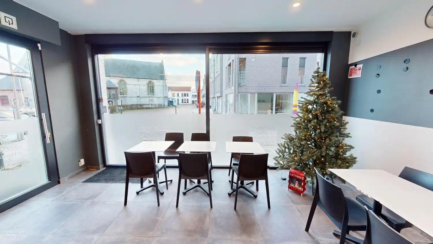 Te koop: Goed draaiende frituur mét gerenoveerde woning in het hart van Zingem! foto 5