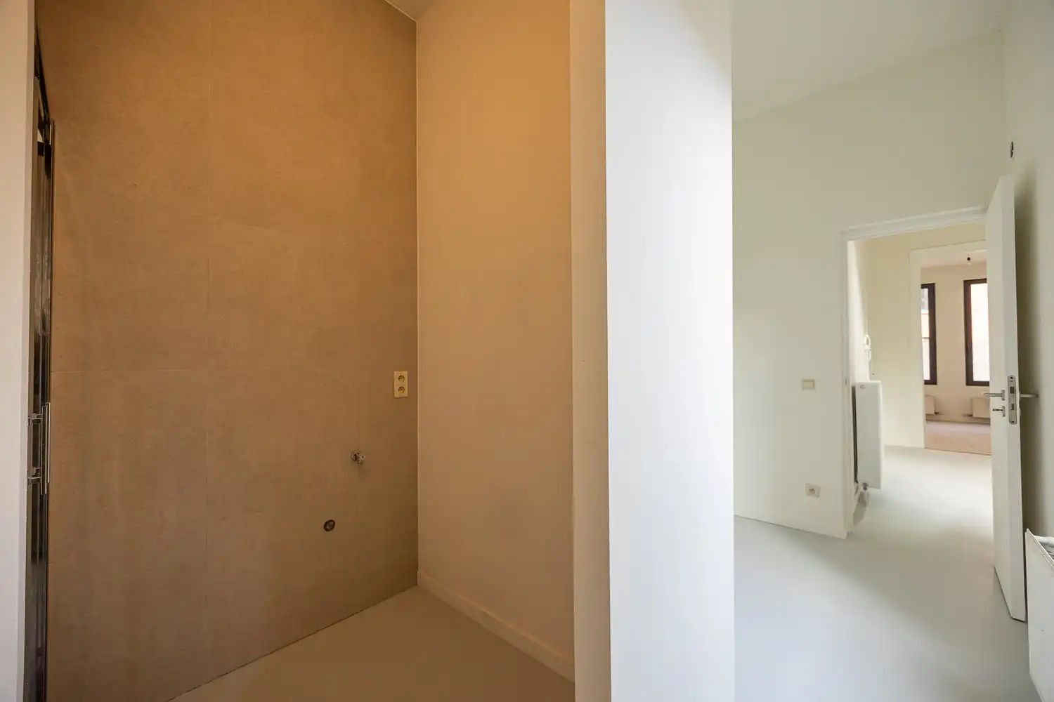 Volledig gerenoveerd gelijkvloers appartement met zuidoost-gericht koertje in Antwerpen foto 11