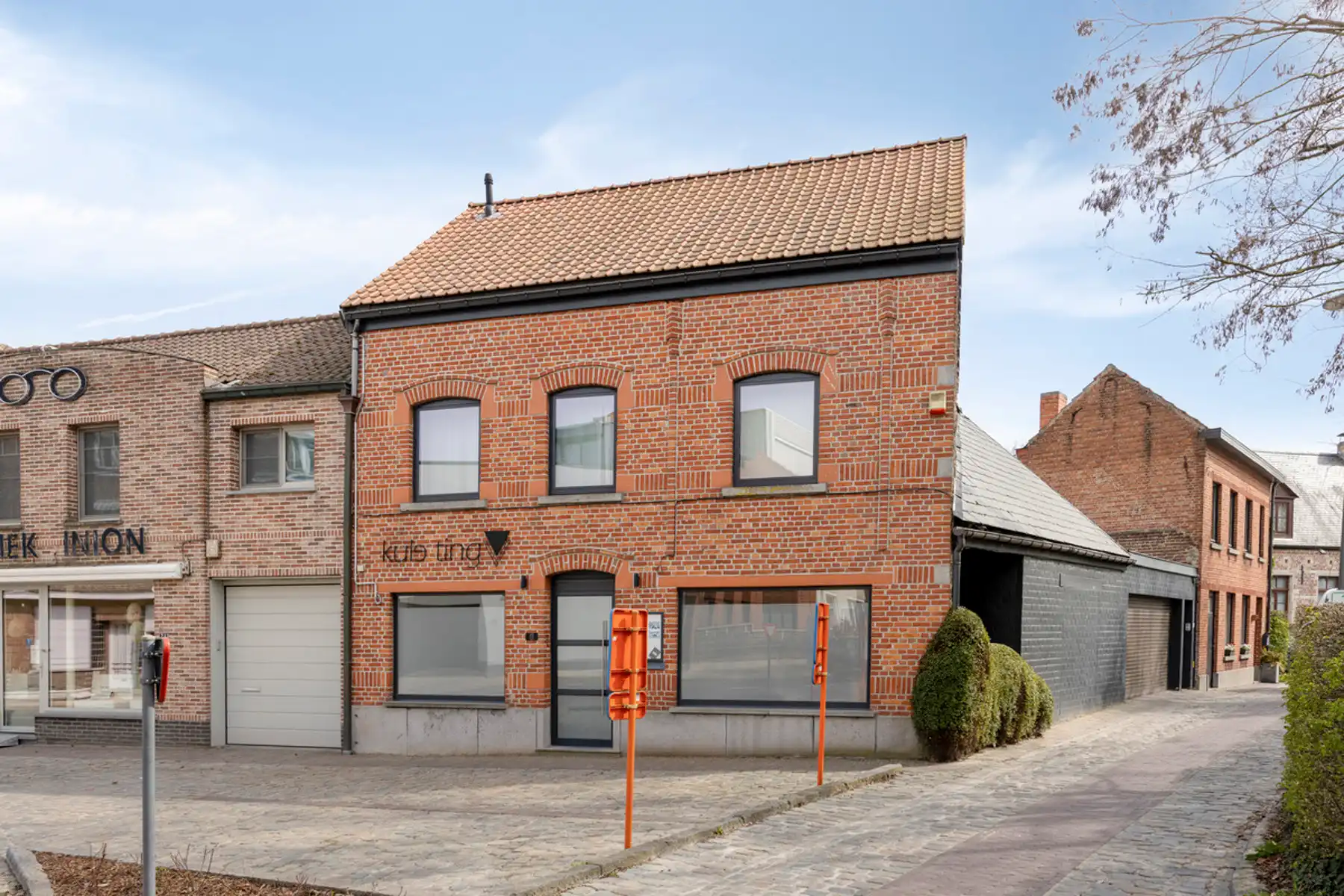 Instapklare, energiezuinige woning met commerciële mogelijkheden op topligging in Merchtem! foto 2