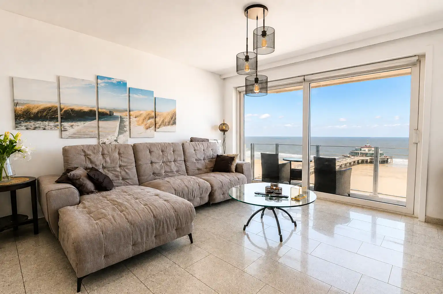 Instapklaar appartement met 2 slaapkamers en met een fantastisch zicht op de zee en de Pier. foto 7