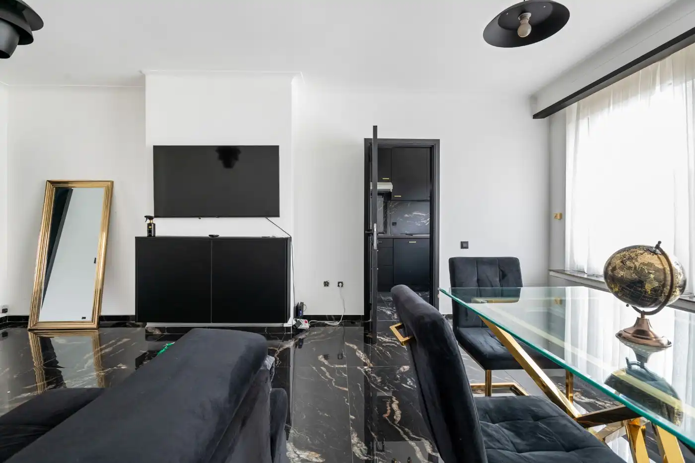 Tof, instapklaar app. op 3e verd. met 2 slpk., terrasje en garage foto 5