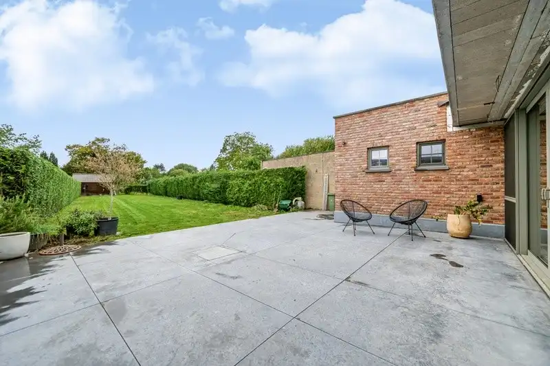 Karaktevolle eengezinswoning met garage en ruime tuin foto 15