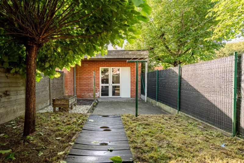 Instapklare woning met ruime keuken, tuin en garage op centrale locatie foto 30