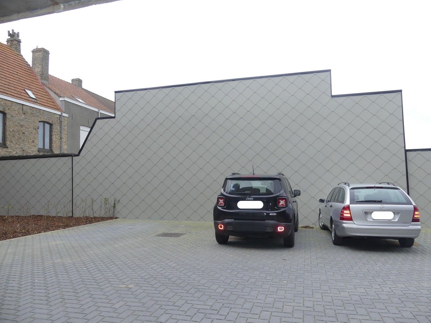 Buiten parkeerplaats op het woonerf "Noordvesten", langs de Kleine Dijk te Diksmuide - op wandelafstand v/h centrum foto 2