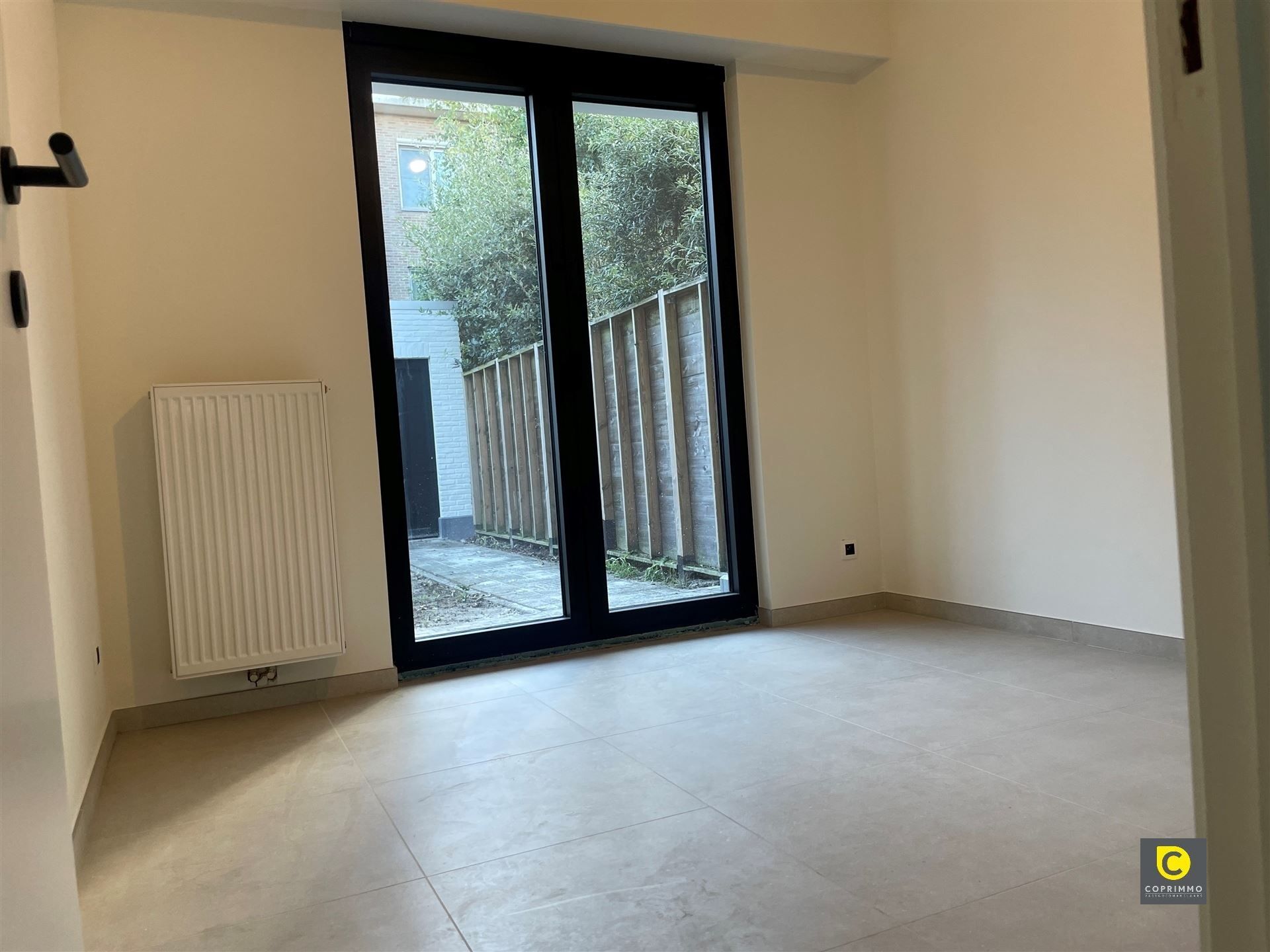 Gelijkvloers app. 2 slk, tuin en P  foto 10