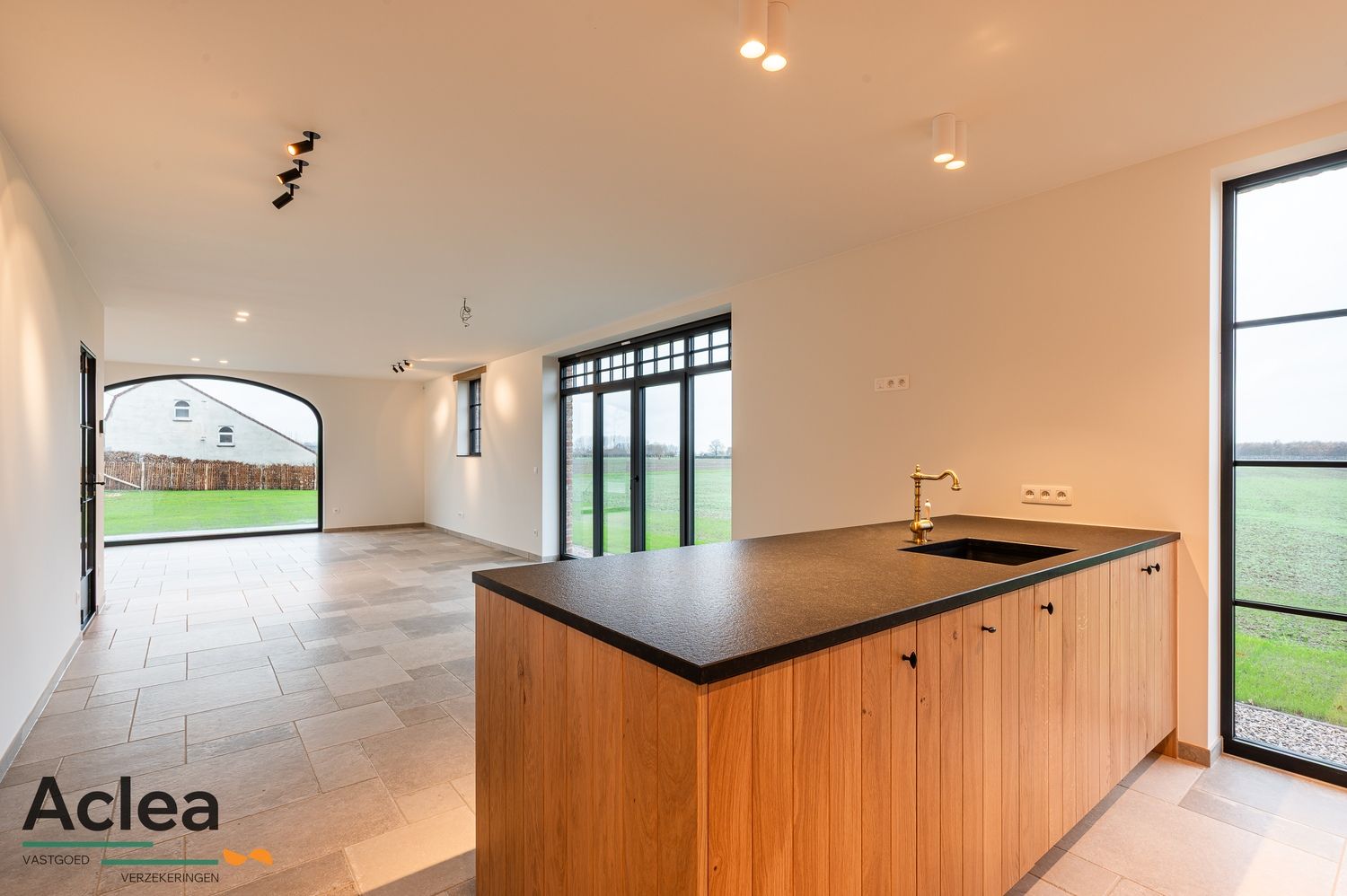 Unieke landelijke nieuwbouw woning met open zichten foto 17