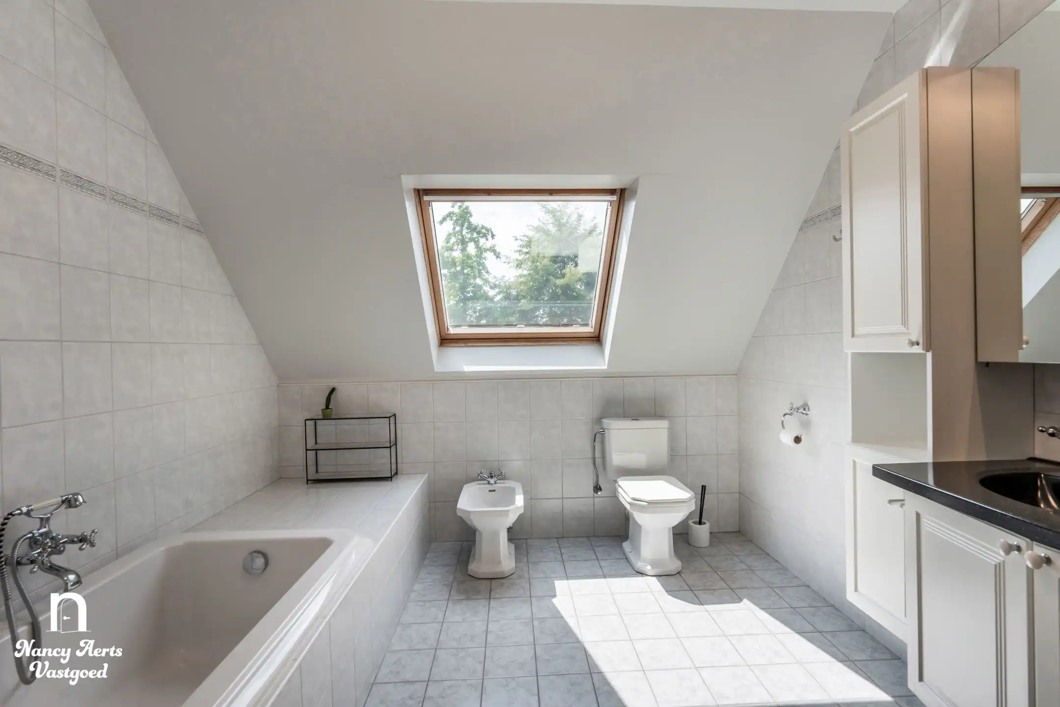 Ruime instapklare woning met prachtige tuin en 4 slaapkamers foto 19