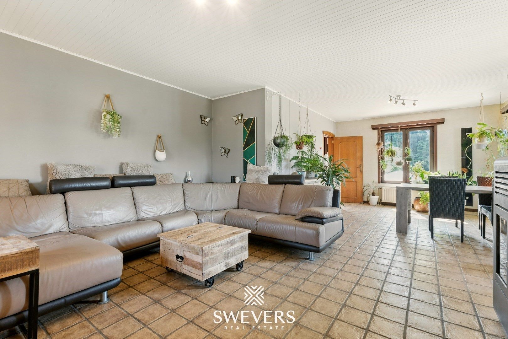 Ruime gezinswoning met zonnepanelen, kelder en zonnige tuin op topligging foto 4