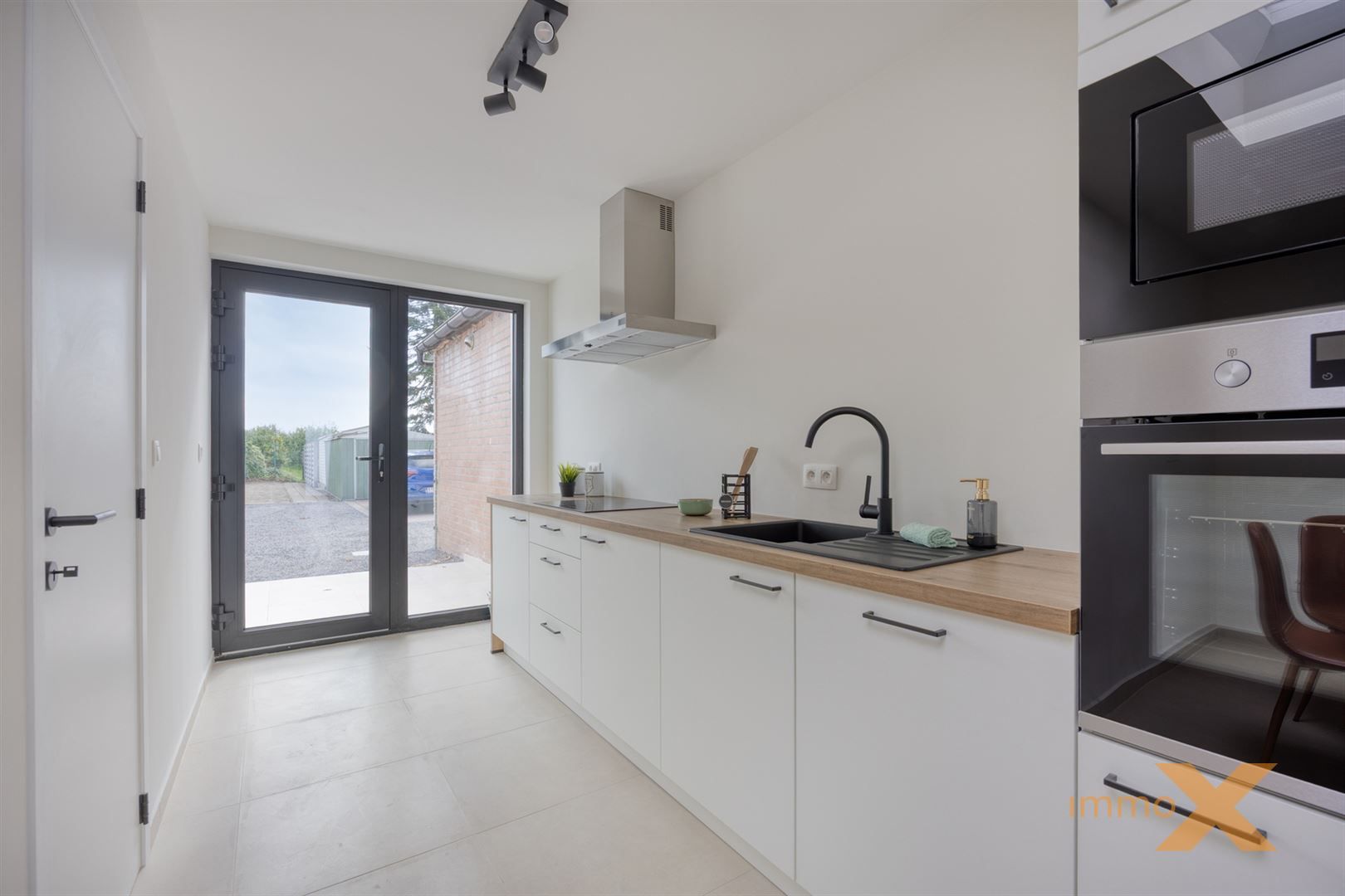 GERENOVEERDE KNUSSE WONING MET LEUKE TUIN foto 7