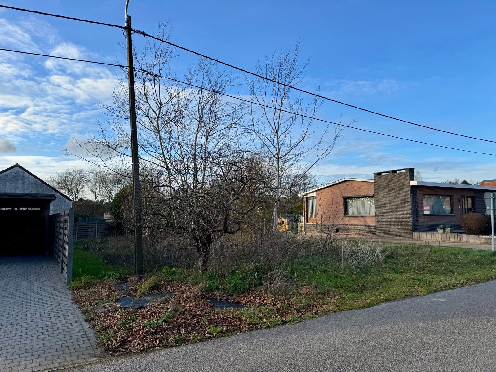 Te koop: Bouwgrond voor open bebouwing (602 m²) in rustige straat foto {{pictureIndex}}