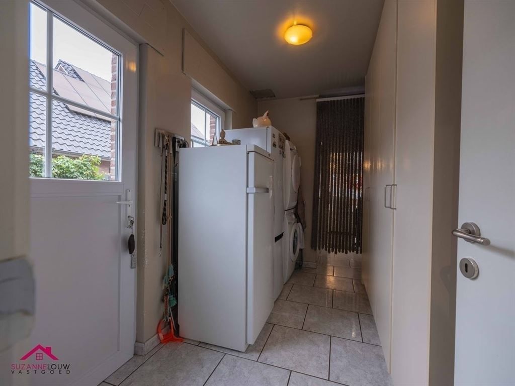Stijlvolle vrijstaande woning met ruimte voor vrij beroep, garage en verwarmd zwembad op ruim perceel foto 21