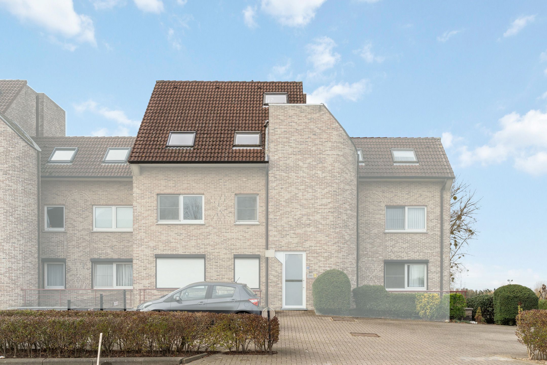 Instapklaar duplex appartement te Bilzen foto {{pictureIndex}}