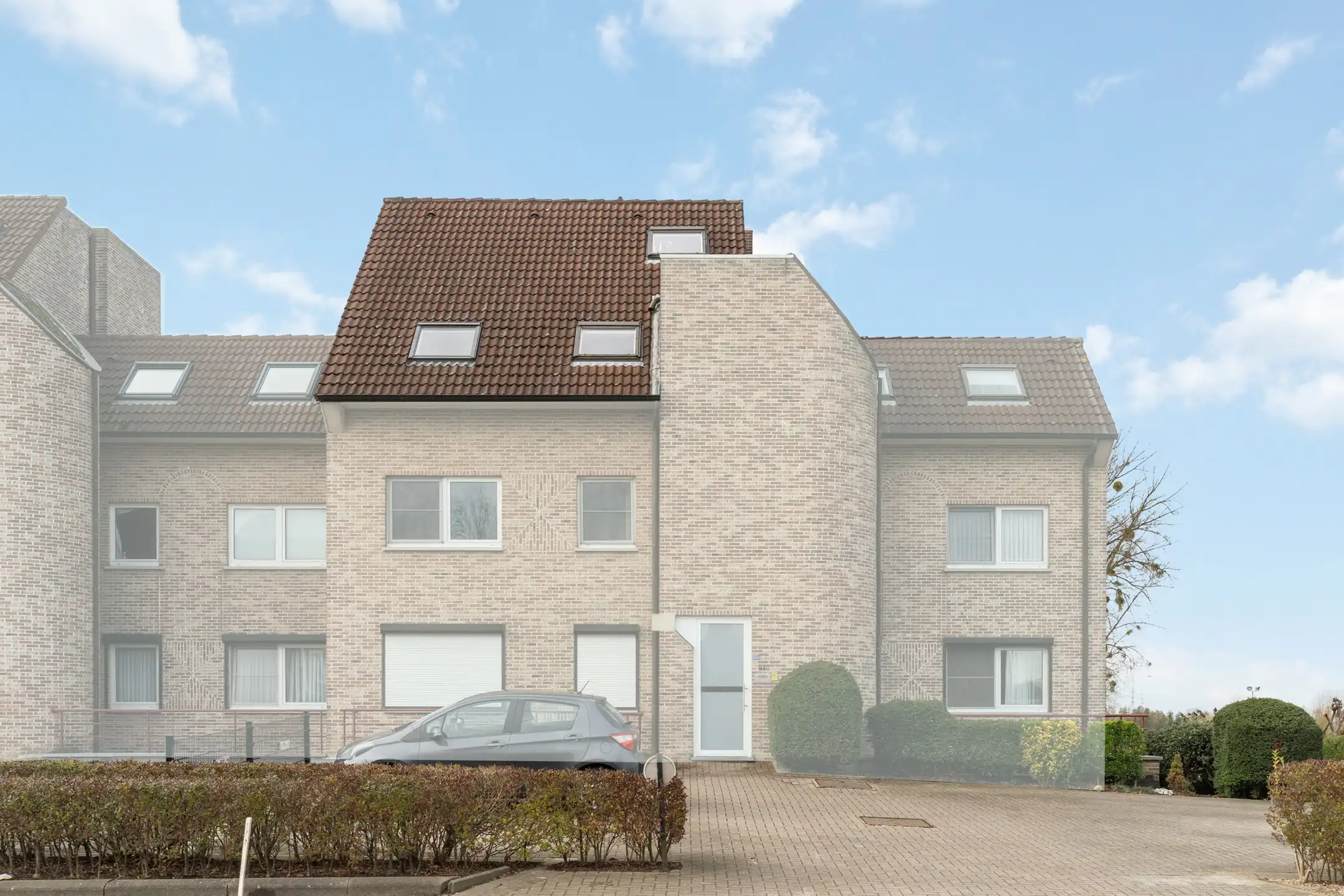 Instapklaar duplex appartement te Bilzen foto {{pictureIndex}}