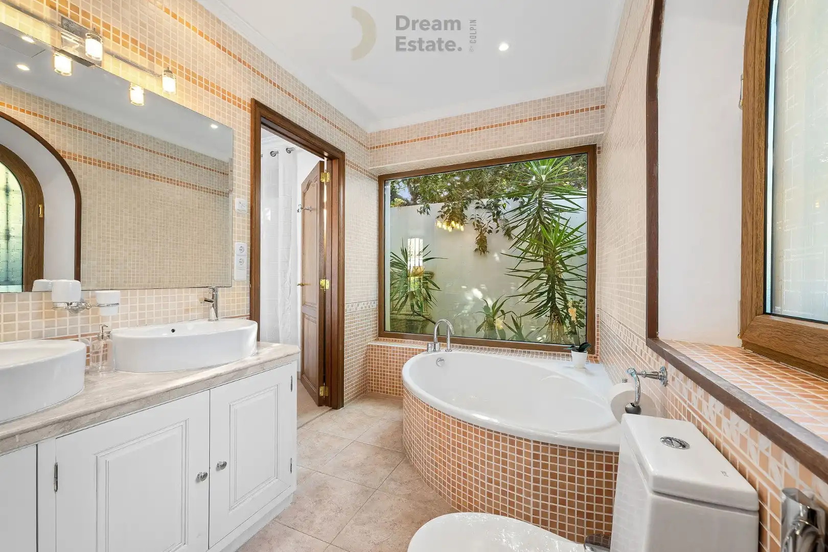 Welkom in deze prachtige villa te El Paraiso, een mix van Andalusische charme en moderne elegantie. foto 35