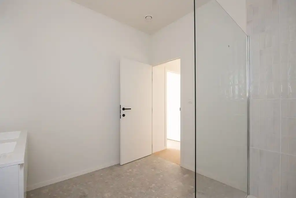 Ruim 3-slaapkamer appartement met luxe afwerking foto 11