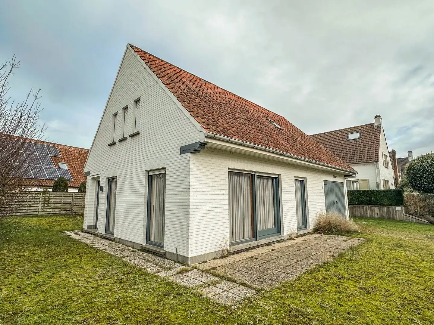 Welgelegen alleenstaande villa met opknapwerk Oostduinkerke-bad. foto 2
