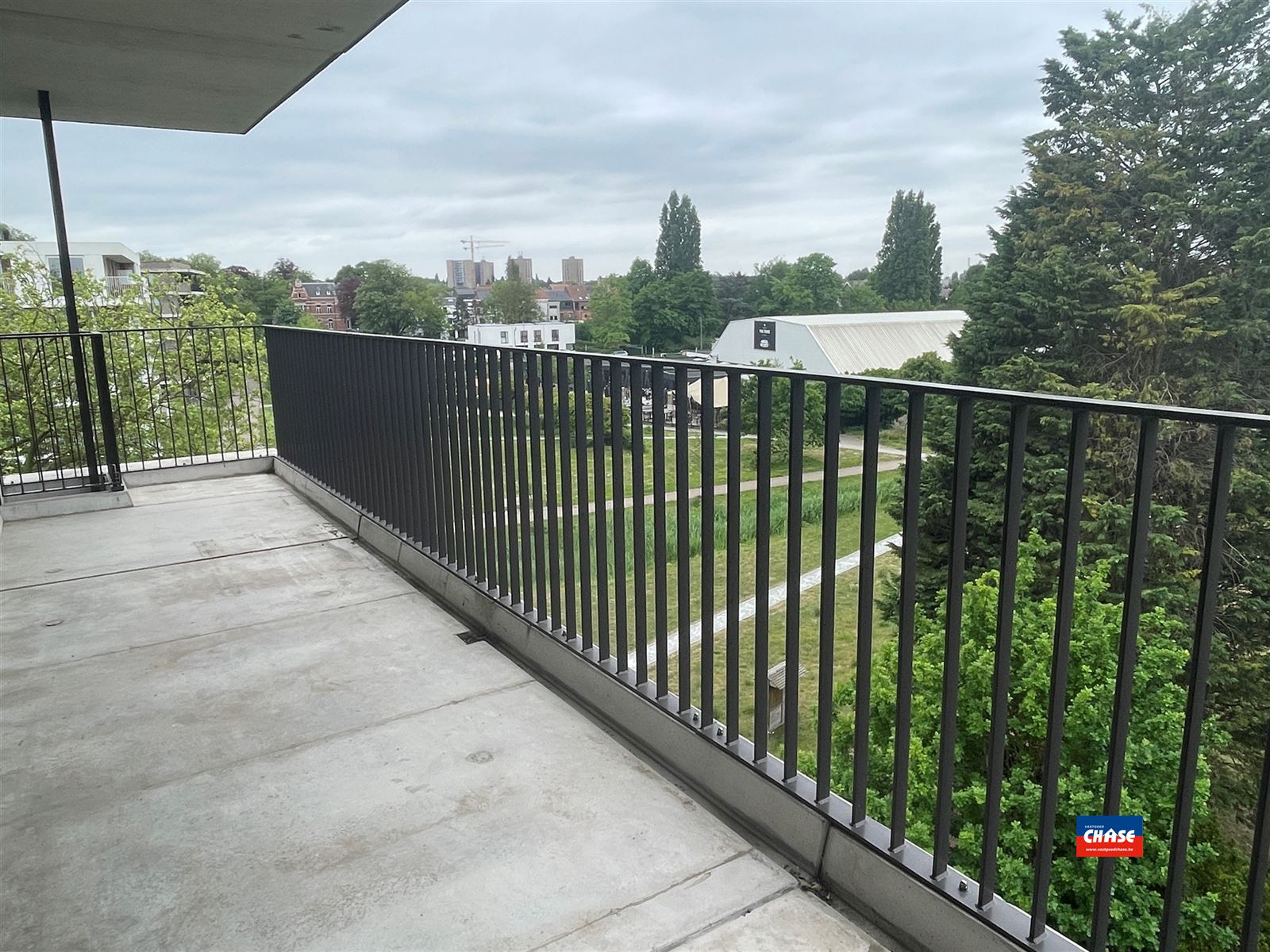 Knap nieuwbouwappartement met 2 slaapkamers, groot terras met prachtig uitzicht en ondergrondse autostaanplaats foto 5
