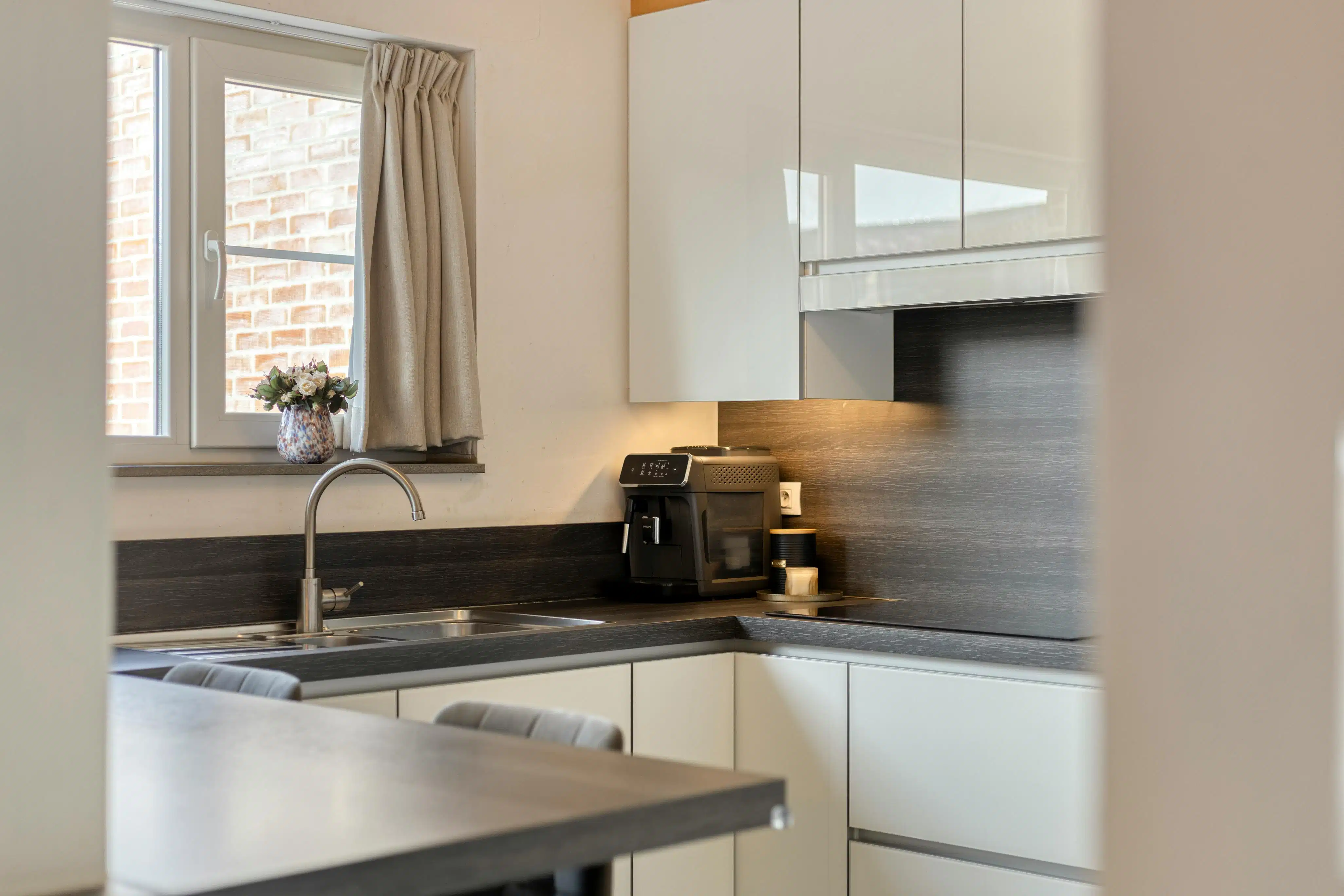 Halfopen huis te koop in Ieper met 3 kamers, garage en tuin foto 9