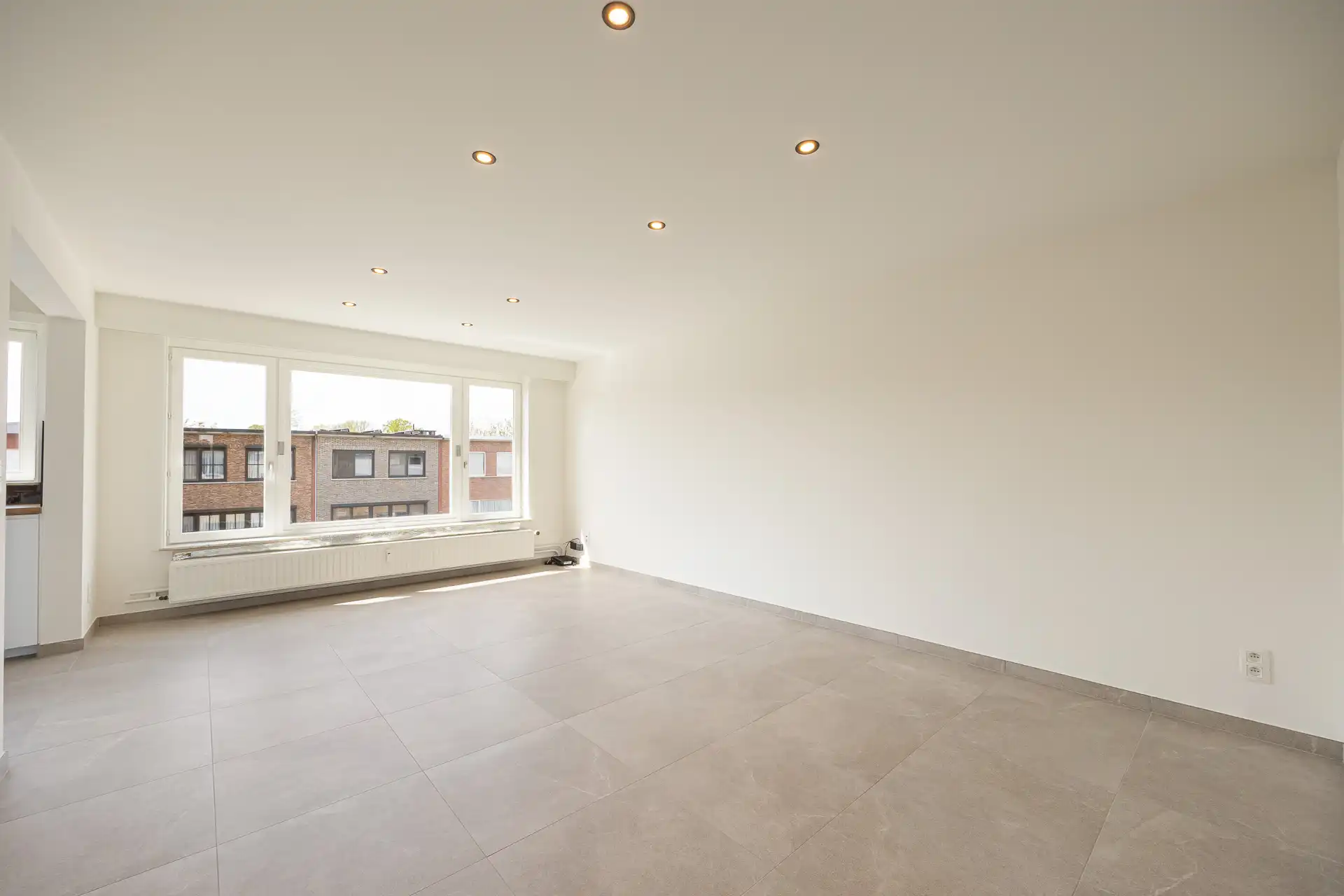 Prachtig gerenoveerd appartement met 2 slaapkamers. foto 6