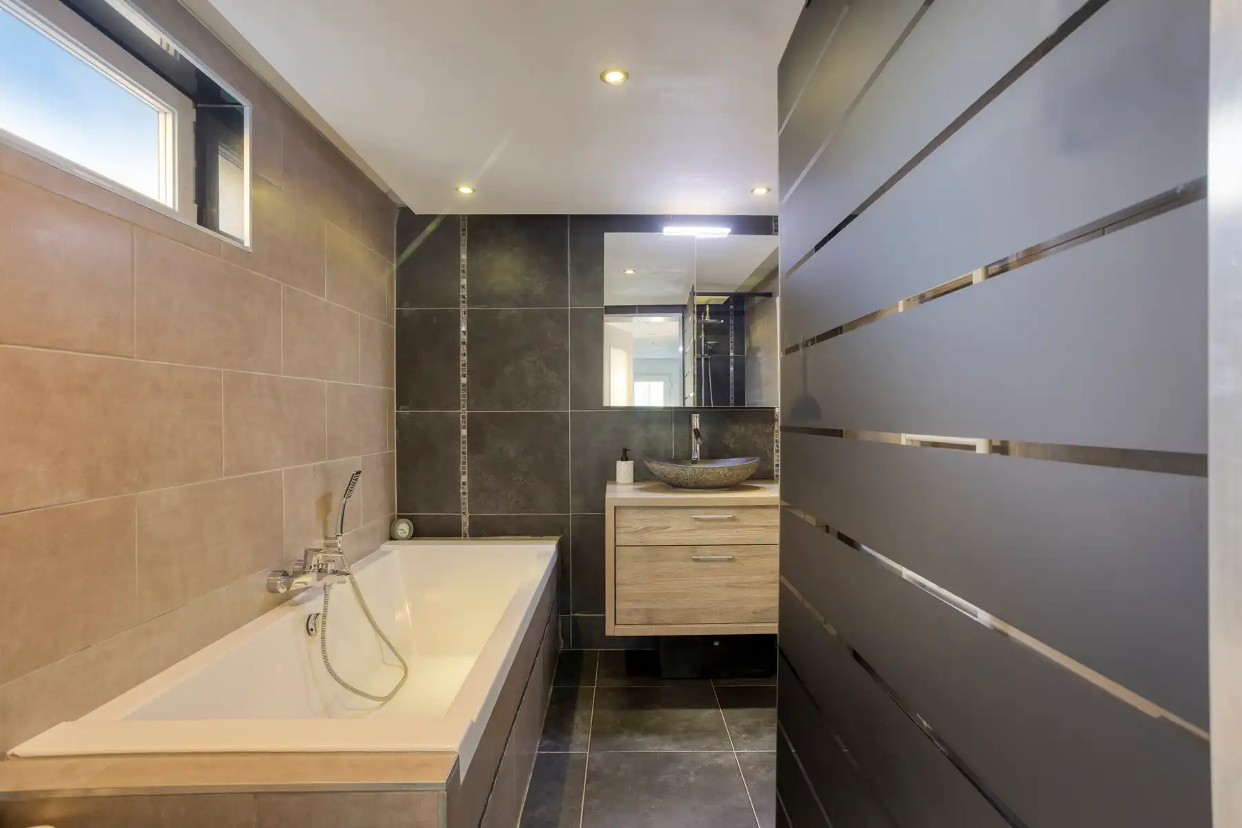 Charmante en volledig gerenoveerde woning  foto 13