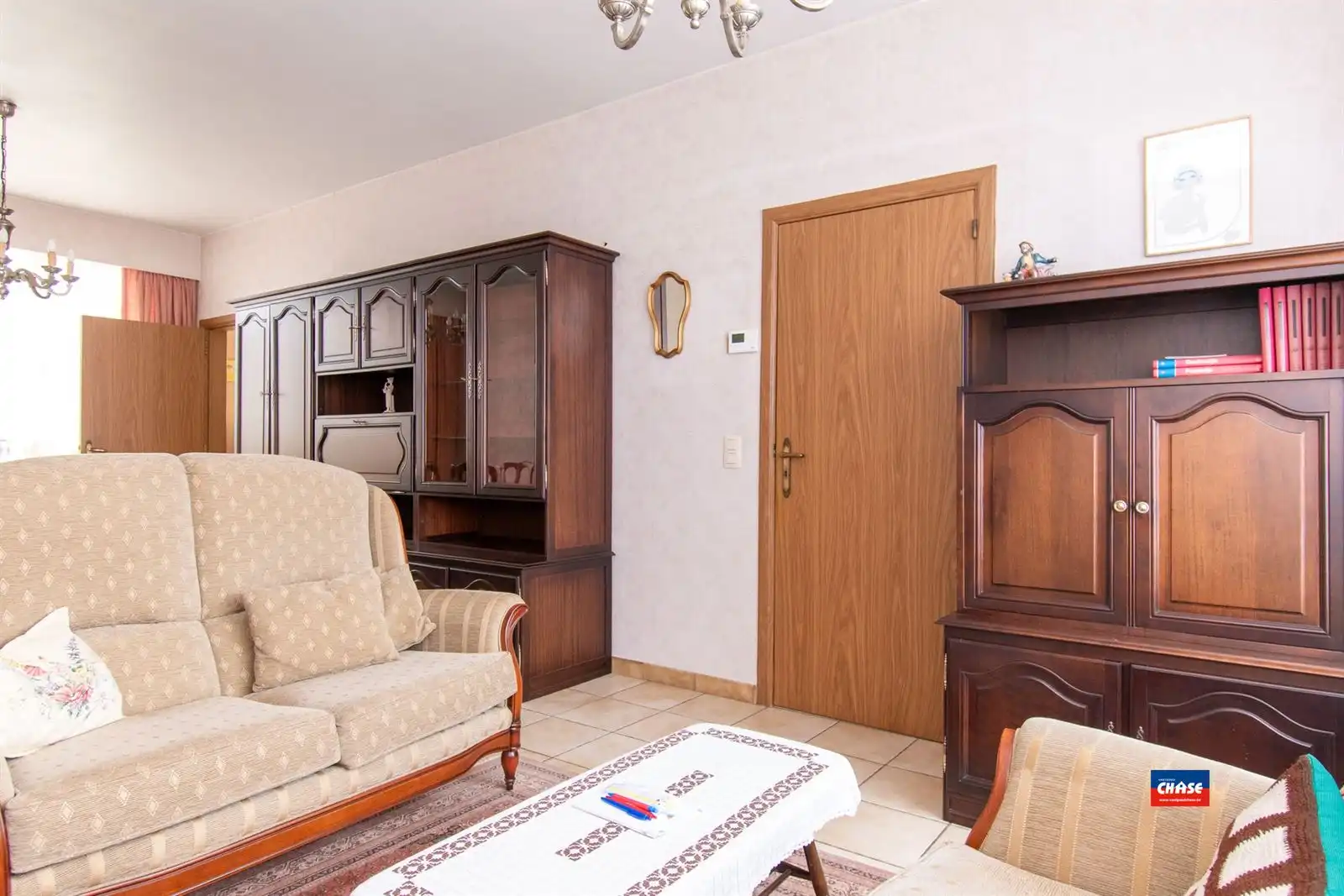 Halfopen bebouwing met 3 slaapkamers, tuin + 3 garageboxen foto 4