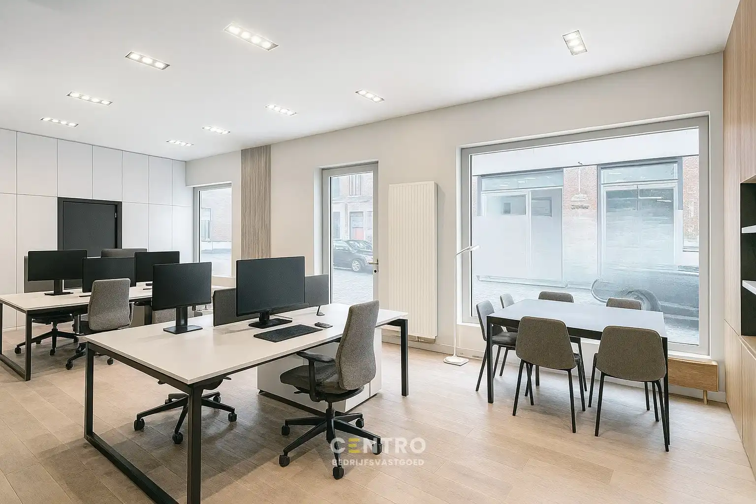 Instapklare & lichtrijke KANTOORRUIMTE (bj 2012) met voorgevelbreedte van 10m in het historisch centrum van Brugge. Grote visibiliteit!!! foto 3