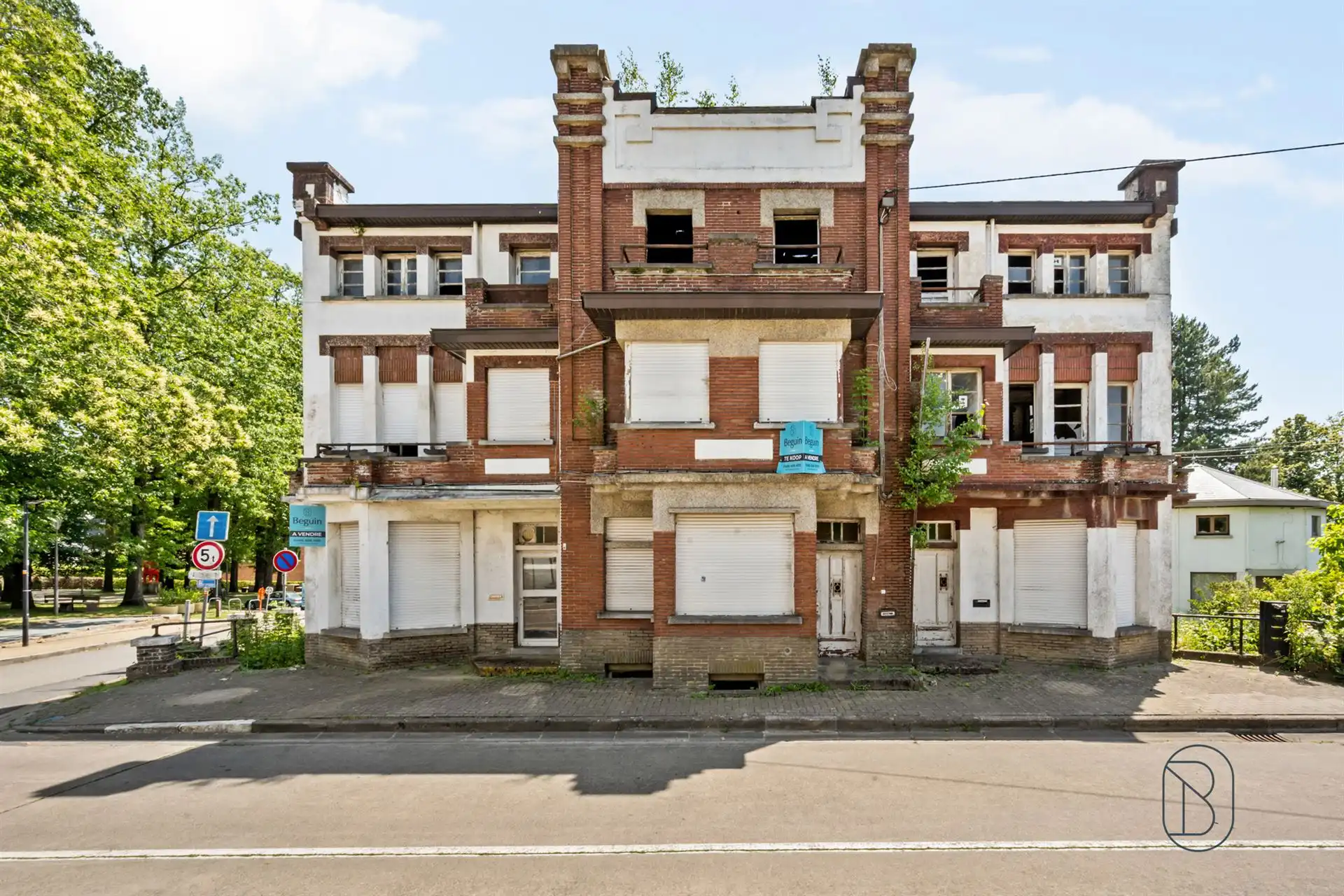 Unieke eigendom met 600m² bew. opp, prachtig gelegen! foto {{pictureIndex}}