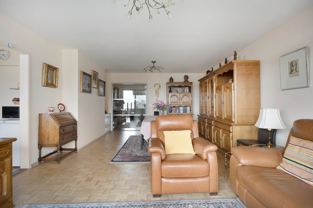 Tweeslaapkamer appartement met mooie verrrezichten over de torens van Gent. foto 4
