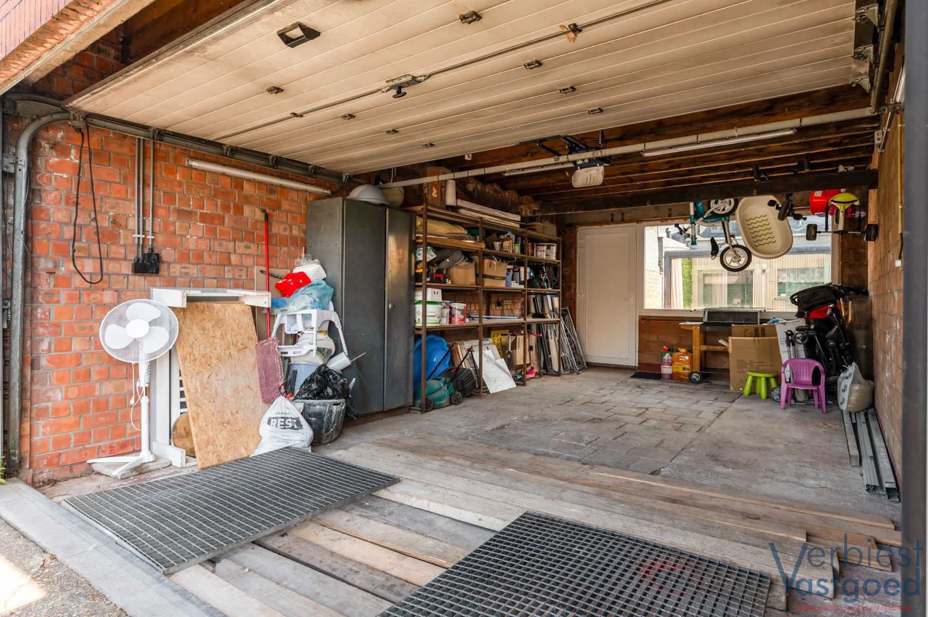 Instapklare gezinswoning met tuin en garage in Zwijndrecht. foto 17