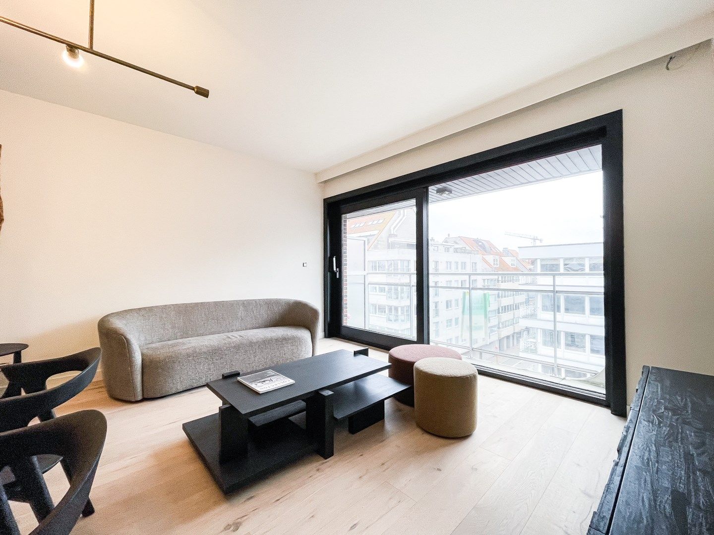 Mooi vernieuwd één slaapkamerappartement gelegen aan de zonnekant van de Lippenslaan. foto 2