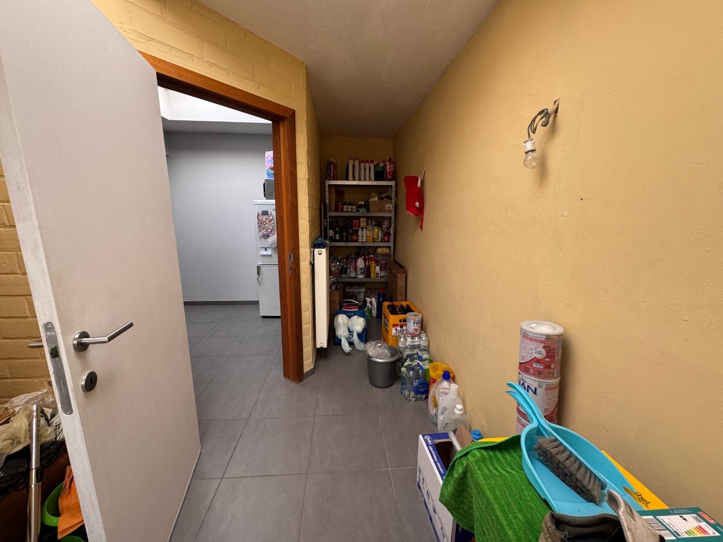 Ruime woning met tuin en magazijn/atelier foto 7