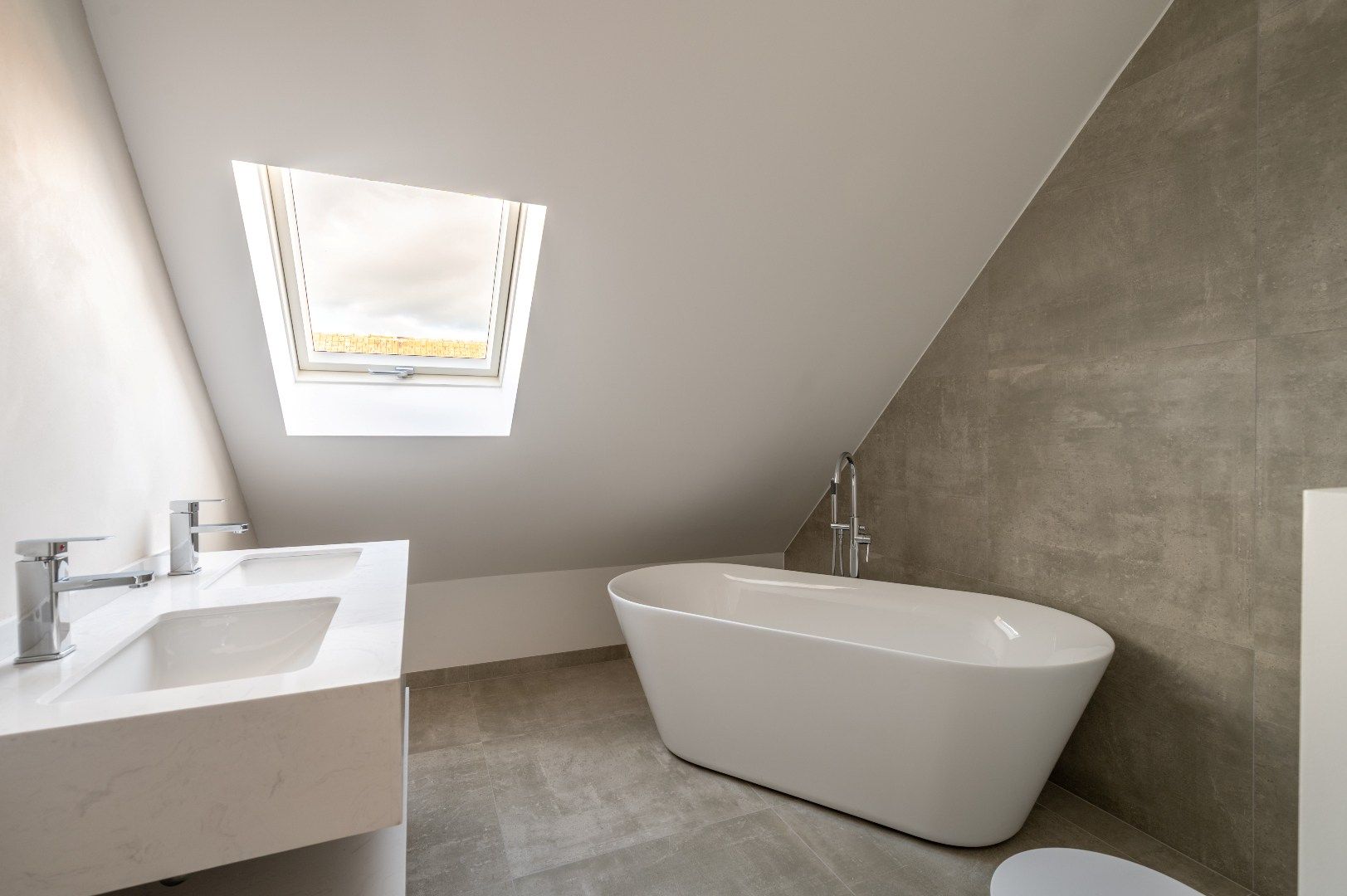 Instapklare gezinswoning met garage, 5 slaapkamers, 2 badkamers én een zonnige tuin foto 18