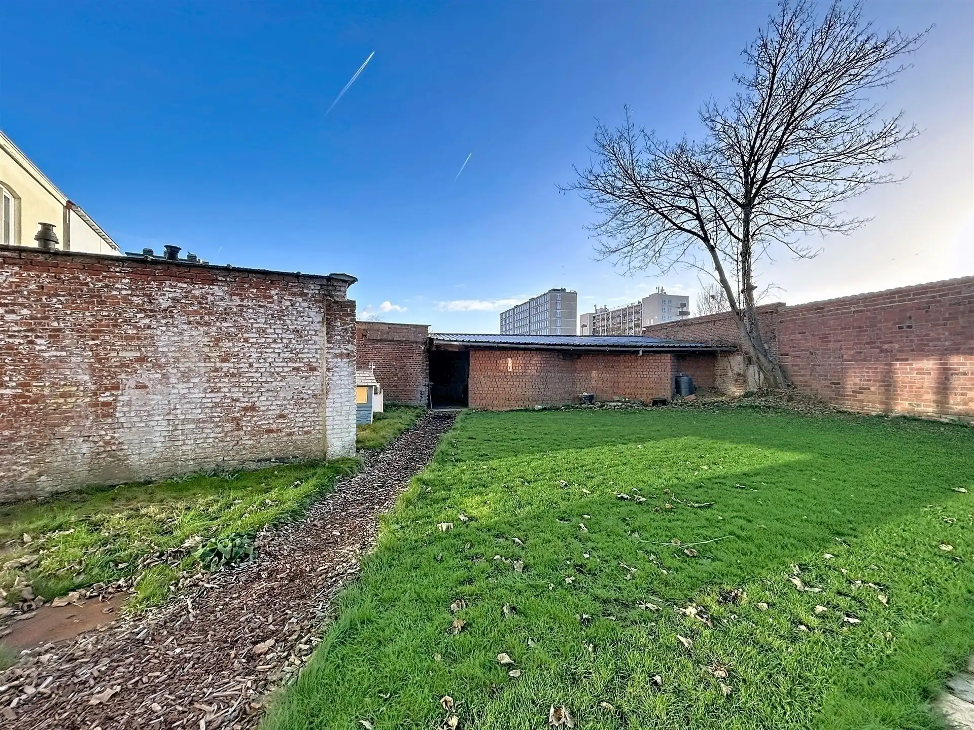 Instapklare ruime woning met grote garage op perceel van 359m² foto 17