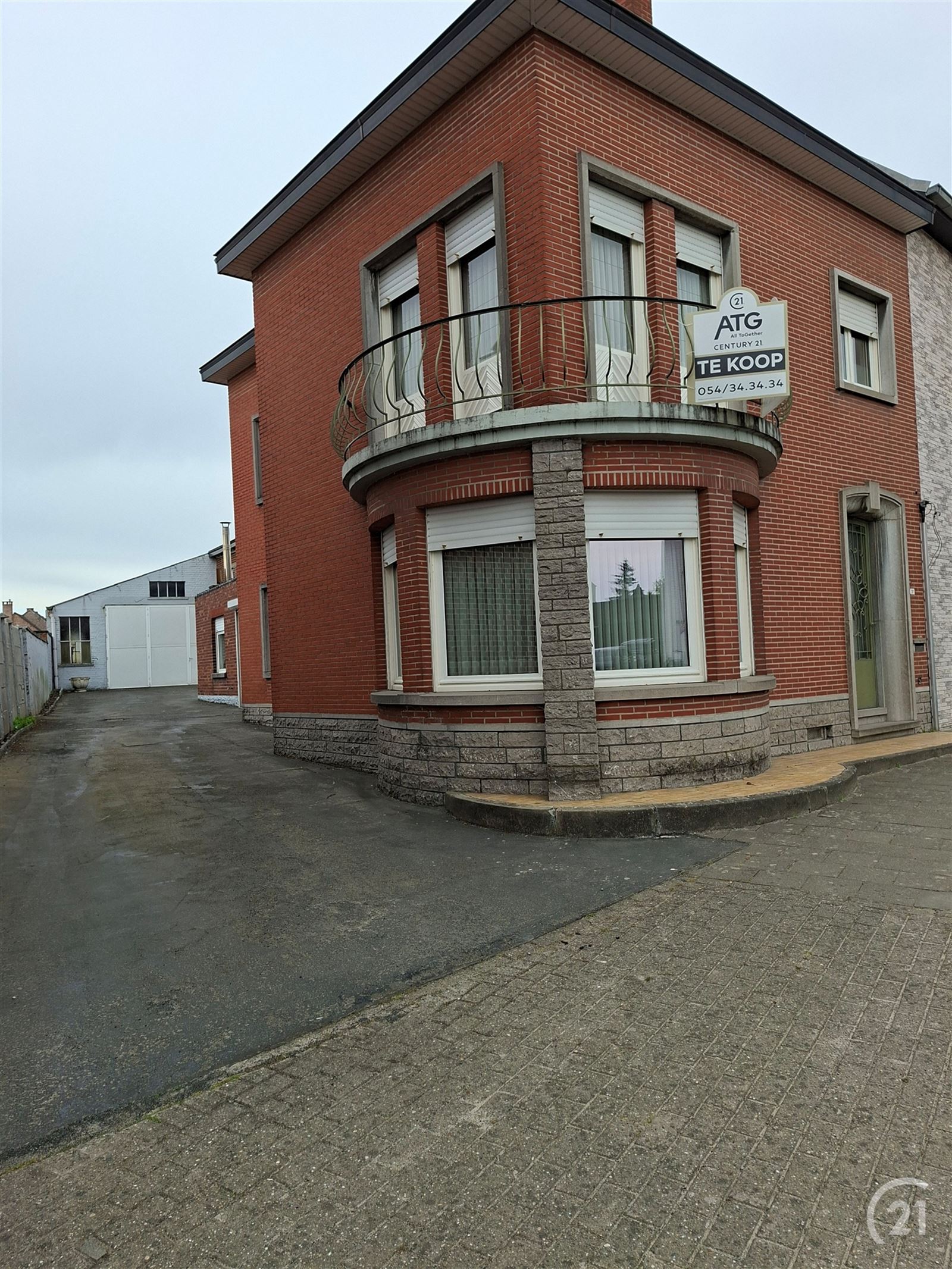 3 gevelwoning met loods (248m2) en garage foto 29