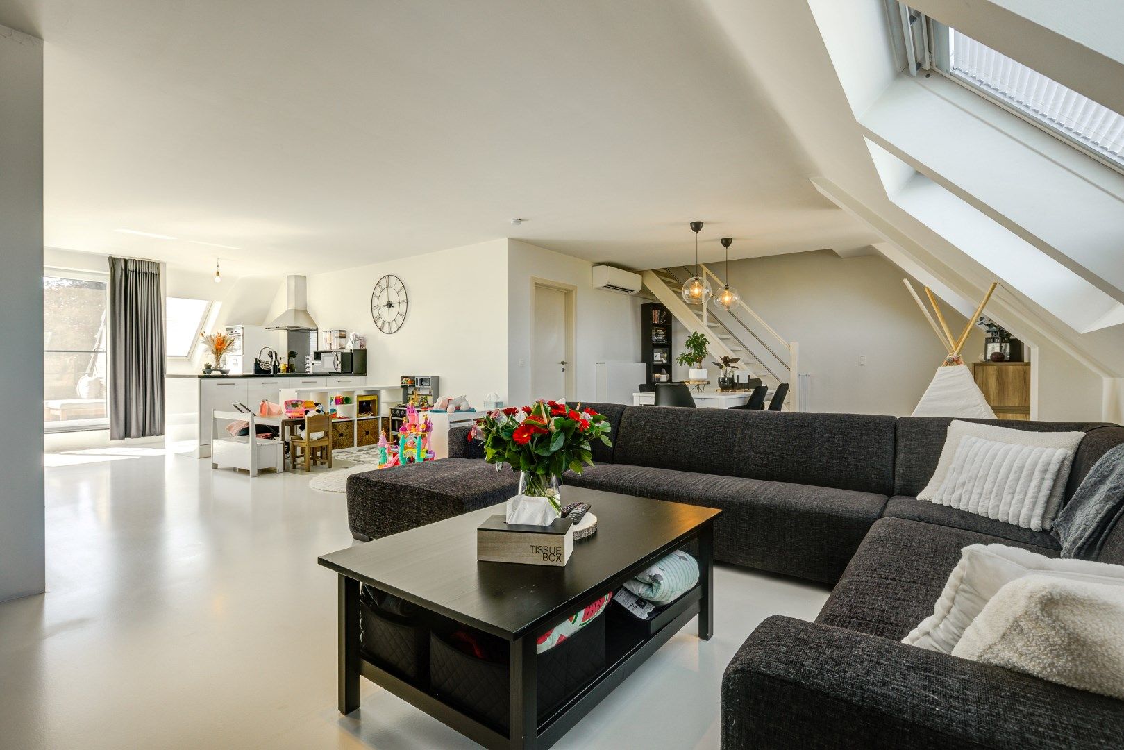 Instapklaar, ruim appartement te koop in centrum van Hamont! foto 4