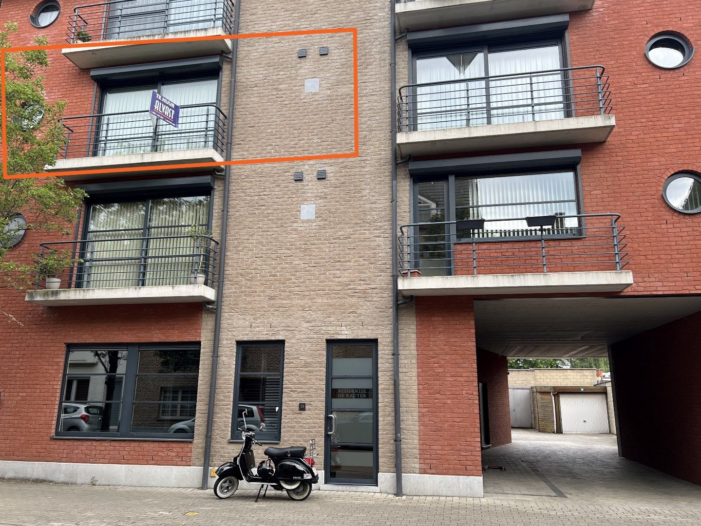 Ruim Appartement met 2 slpks, terras, kelder, garage foto 1