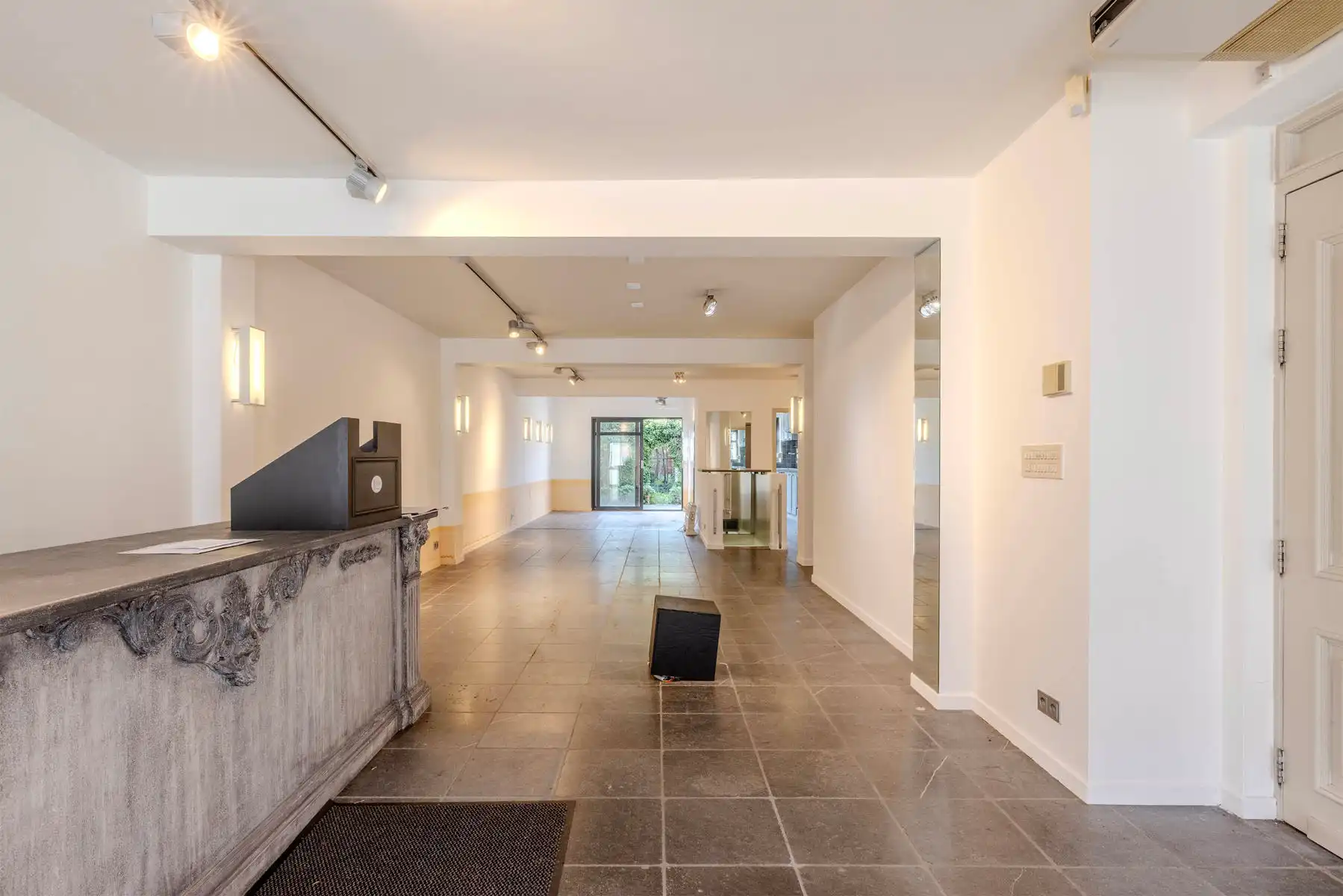 GLV handelspand/kantoor van 133m² met kelder, terras en tuin foto {{pictureIndex}}