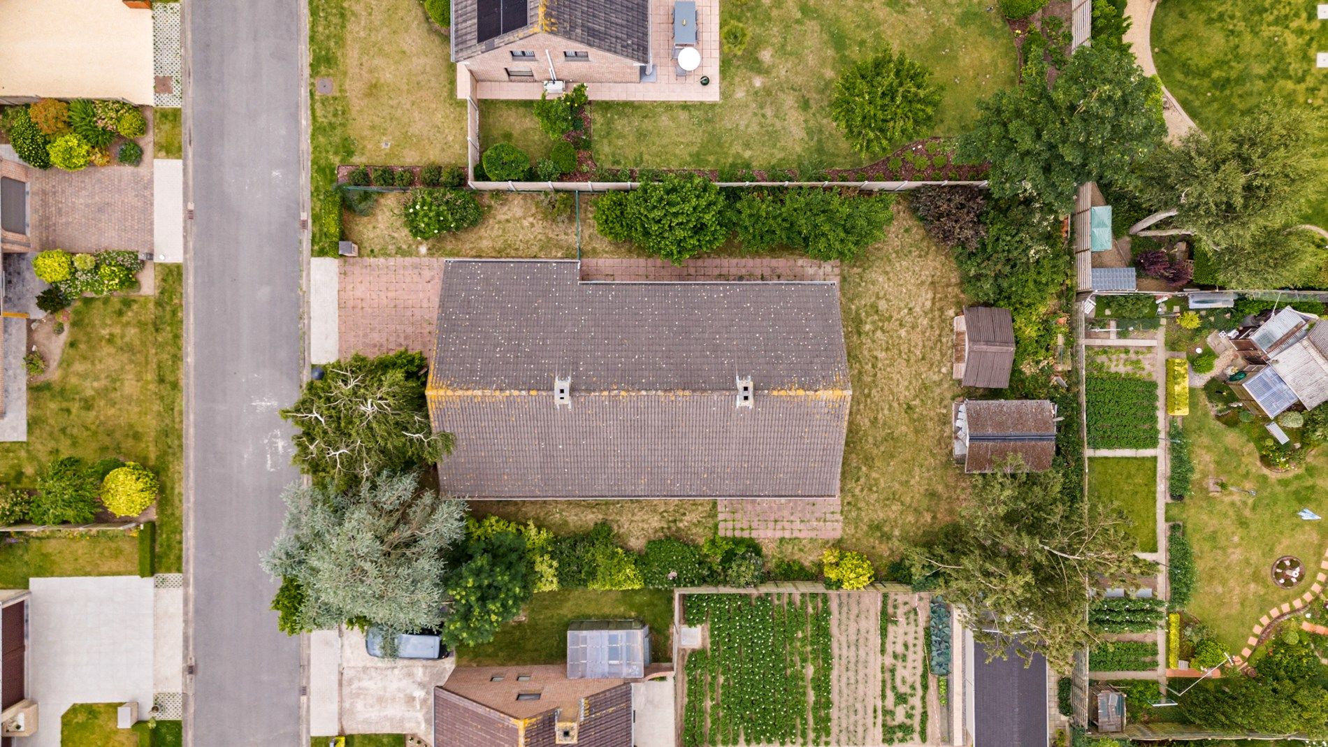 Woning met 3 slaapkamers, ruime garage en tuin op 662m². foto 19
