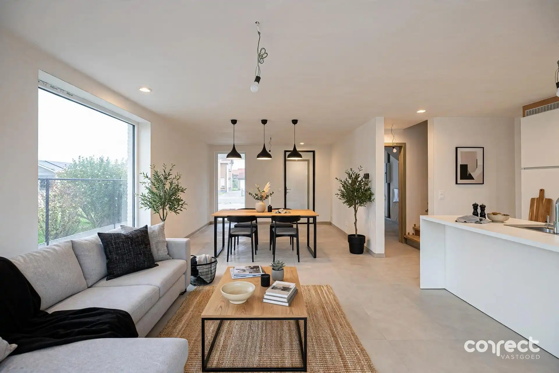 Moderne halfopen nieuwbouwwoning met een grote bew. opp. van 200 m². foto 2