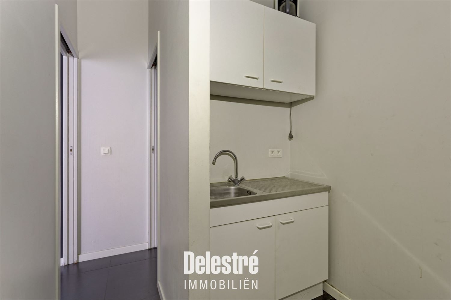 MODERN INSTAPKLAAR COMMERCIEEL GELIJKVLOERS BEVERSTRAAT foto 13