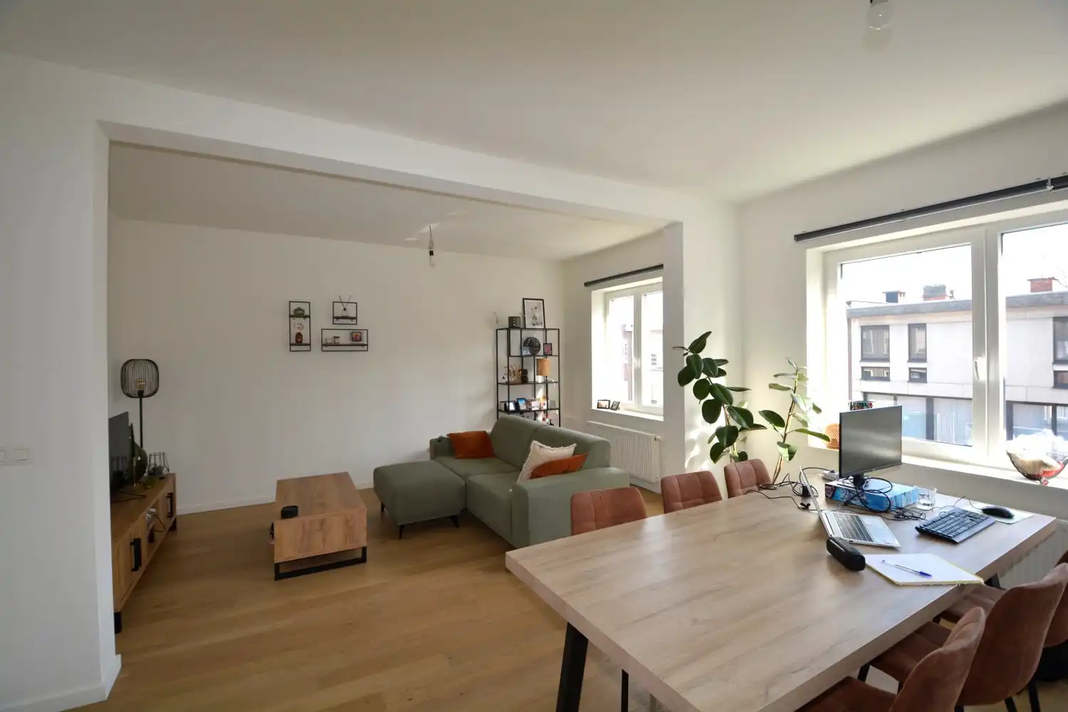 RECENT GERENOVEERD APP. MET 2 SLK, GARAGEBOX & PARKING! foto 5