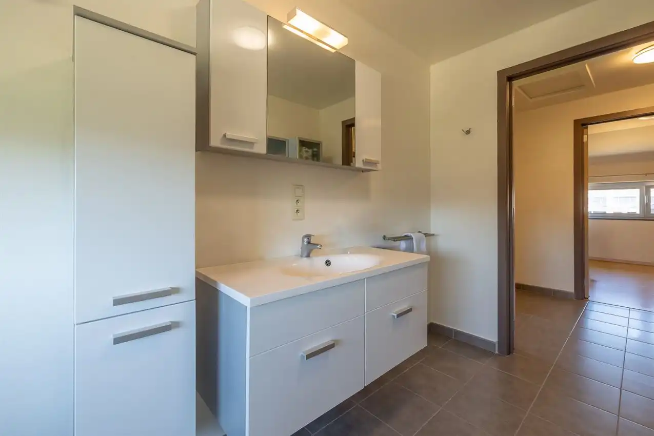 Recente gezinswoning 4 slk in doodlopende straat foto 24