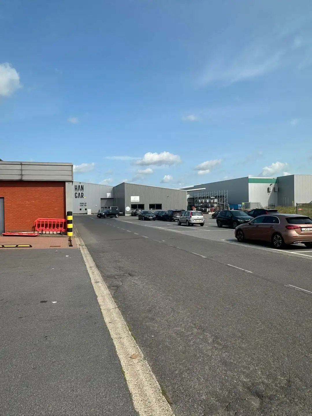 Te Huur: Magazijn & Showroom naast Drukbezocht Winkelpark foto 5