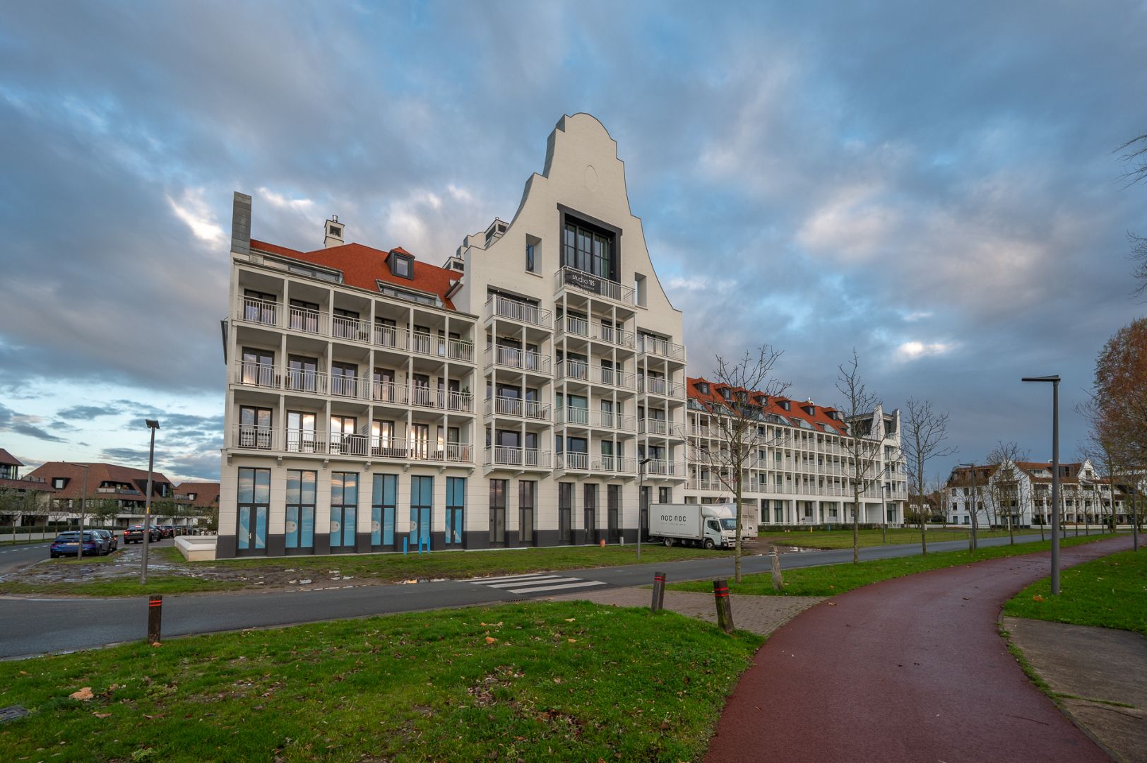 Nieuwbouwappartement met zicht op het meer in Duinenwater foto 13