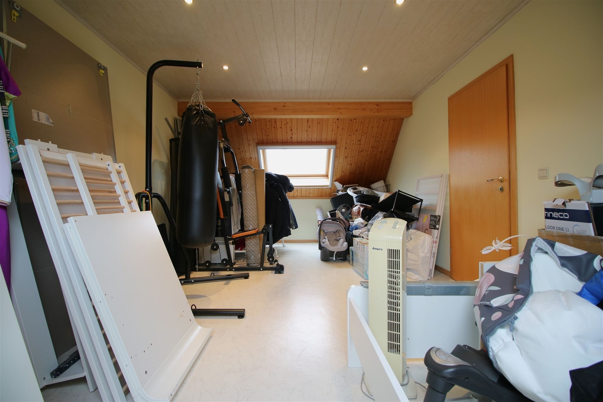 Woning met 4-5 slpk, tuin en garage foto 19